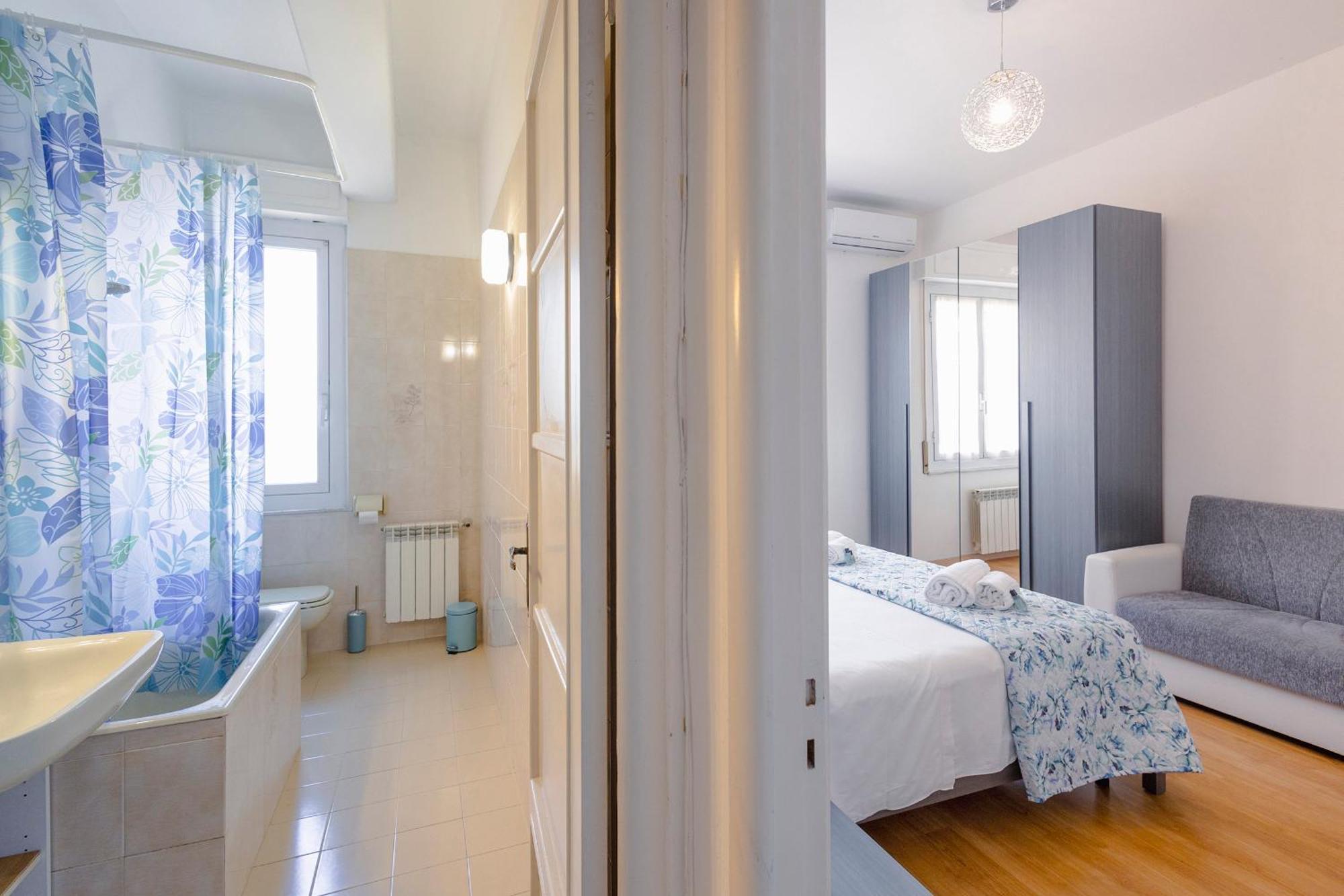 "L'Attico Bianco" City View 10 M A Piedi Dal Mare Savona Luaran gambar