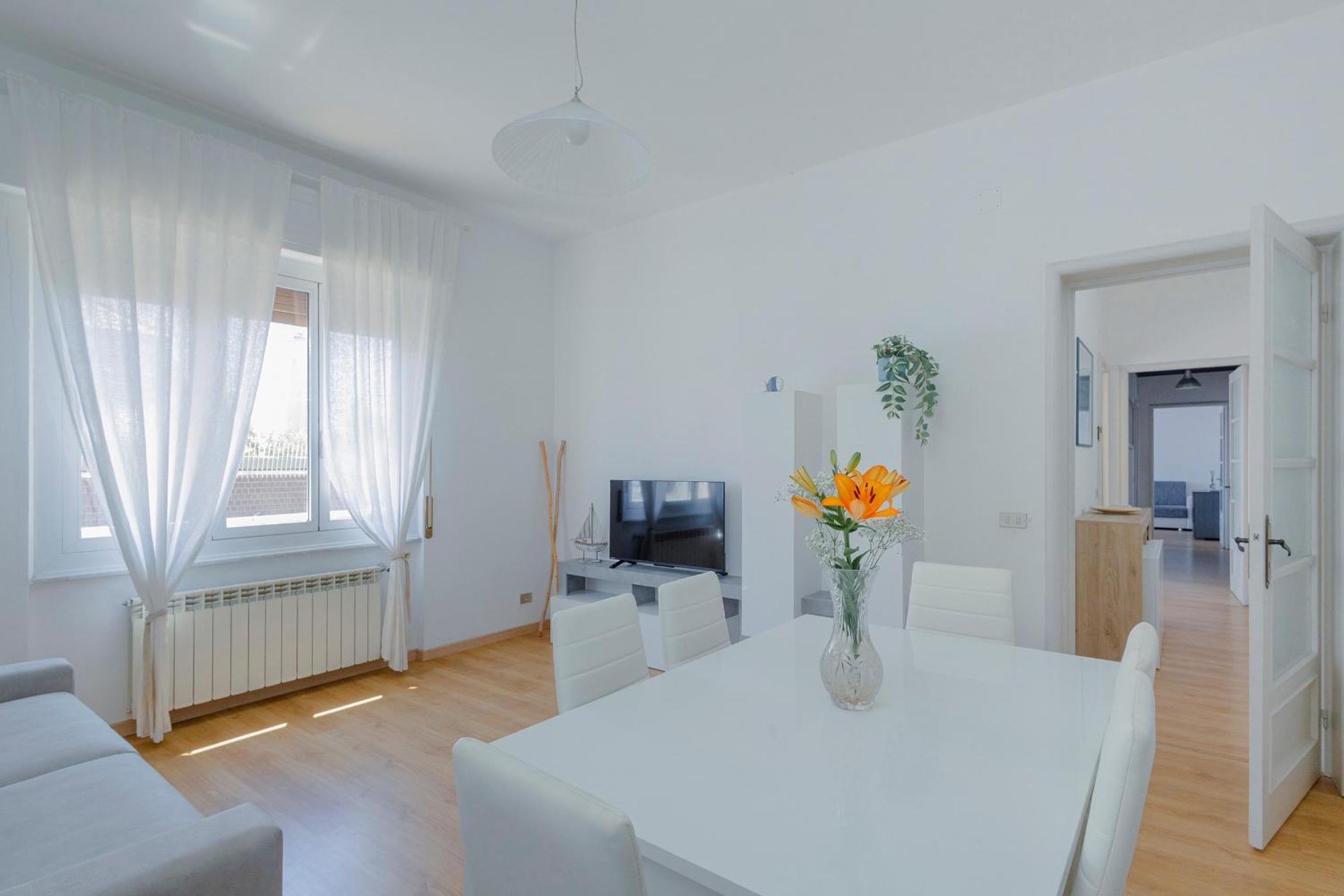 "L'Attico Bianco" City View 10 M A Piedi Dal Mare Savona Luaran gambar